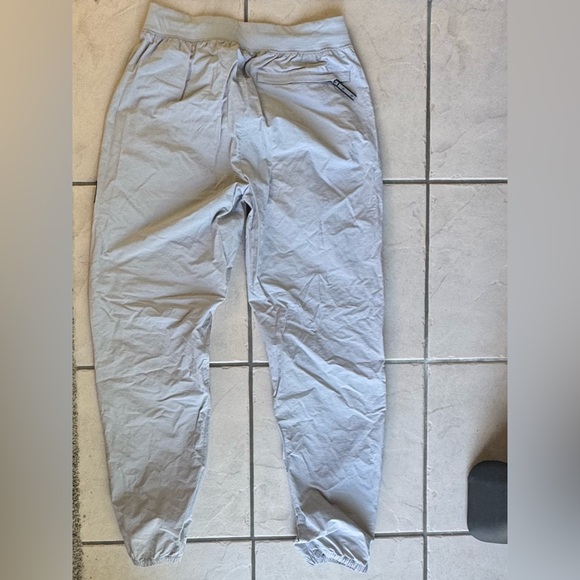 ALO yoga Torrent Track Sweatpant Titanium Women’s Sz Medium - Picture 4 of 12